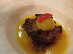 香煎法式鹅肝水蜜桃汁和玉米饼-火车头法国西餐厅