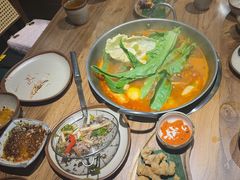 -野山舂·贵州现舂酸汤火锅(鸿通城店)