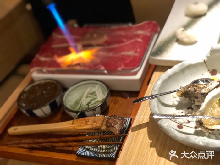 舞漁日料美人胶原锅(陆家嘴中心店)生牛肉火炙寿司图片