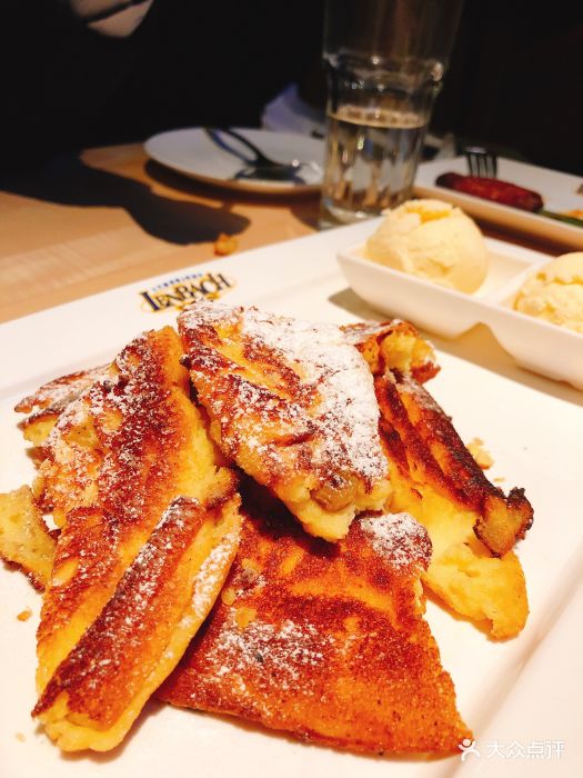 lenbach兰巴赫 西餐啤酒坊(万象城店)国王班戟饼配香草冰淇淋图片