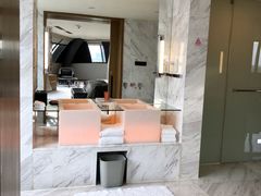 -上海滴水湖皇冠假日酒店