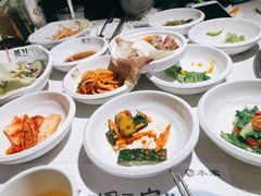 餐前小菜-本家韩国烤肉(青岛万象城店)