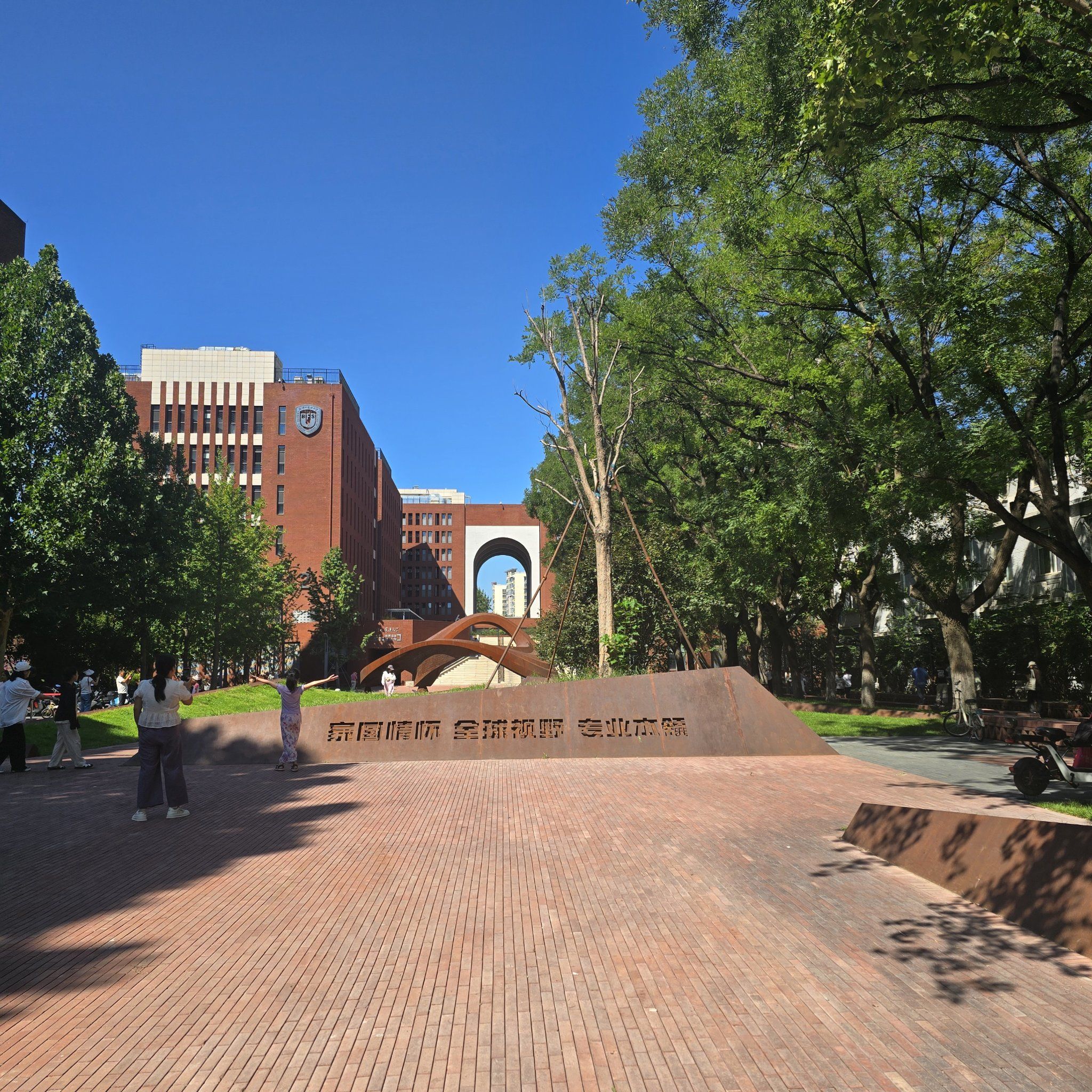 外研社书店.温馨,学术.顺便逛个校园