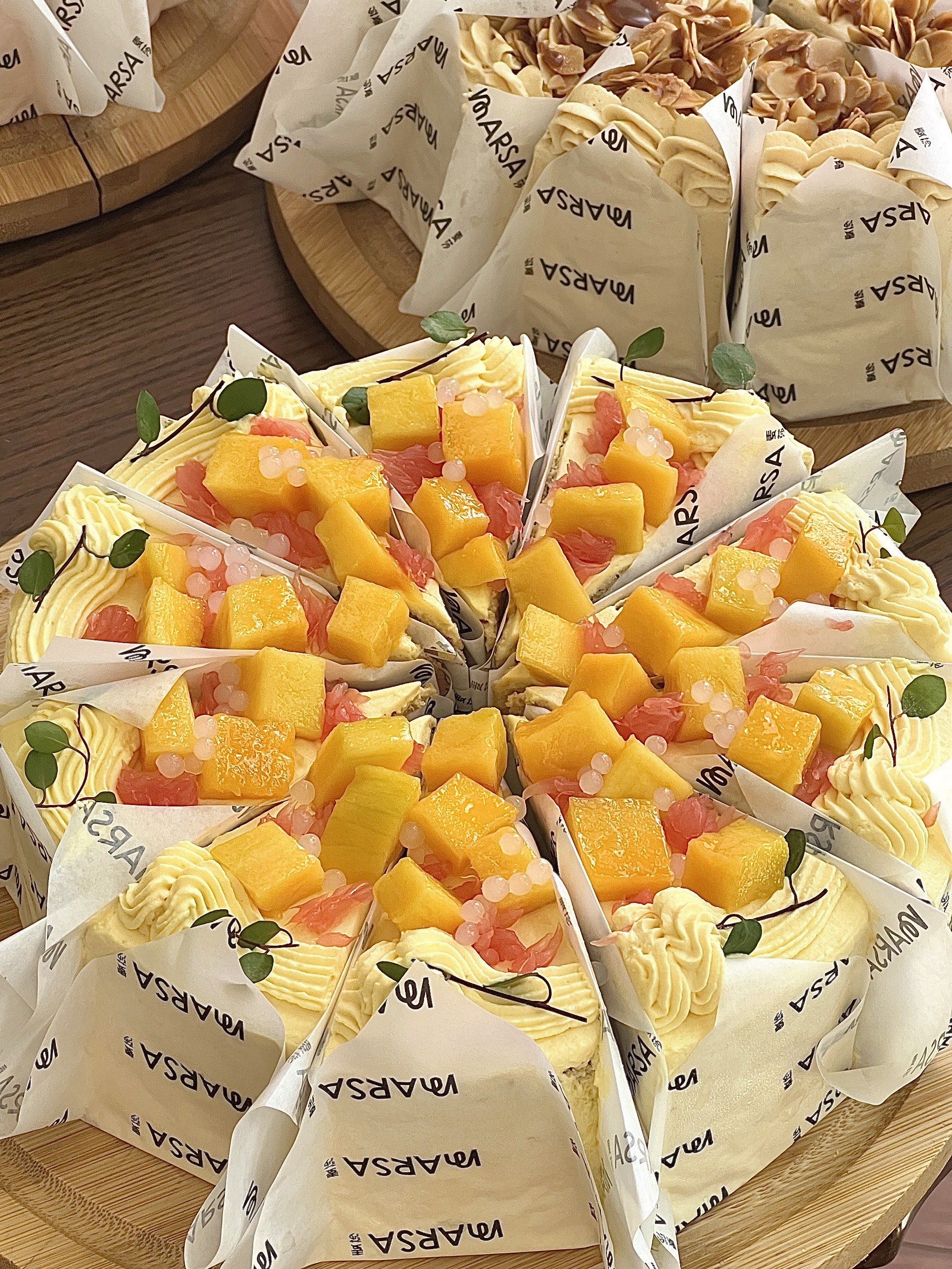 缤纷盛夏的切块小蛋糕🍰各种口味😚建议