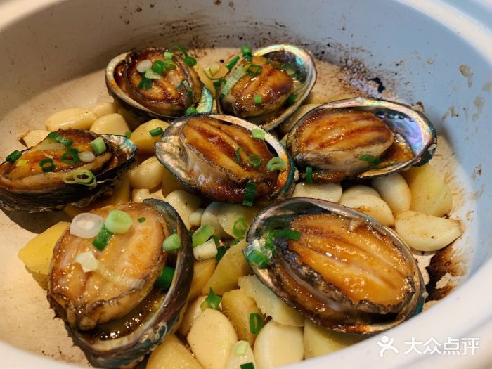 香山家宴砂锅焗鲜鲍鱼图片