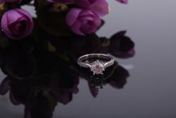 -威德钻石-克拉钻大本营(南京东路店)