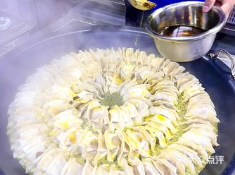 杭州美食|蛮不讲理的香脆!一口爆汁的鲜肉锅贴