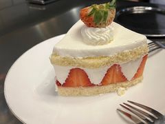 草莓蛋糕-MI WU FACTORY米屋美食工厂餐厅(绿地店)