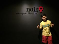 -Noir. Dining in the Dark