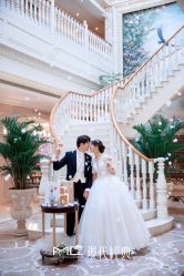 -现代经典婚纱摄影