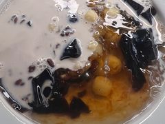 娟姗奶大满贯-RUXU入续鸳鸯糖水铺(万菱汇店)