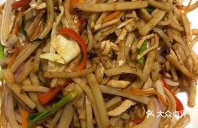 Five-color Rice Noodles Stir-fried with Shredded Pork