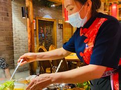 -野山舂·贵州现舂酸汤火锅(鸿通城店)