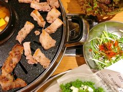 -江南猪肉商会无限续吃(弘大店)