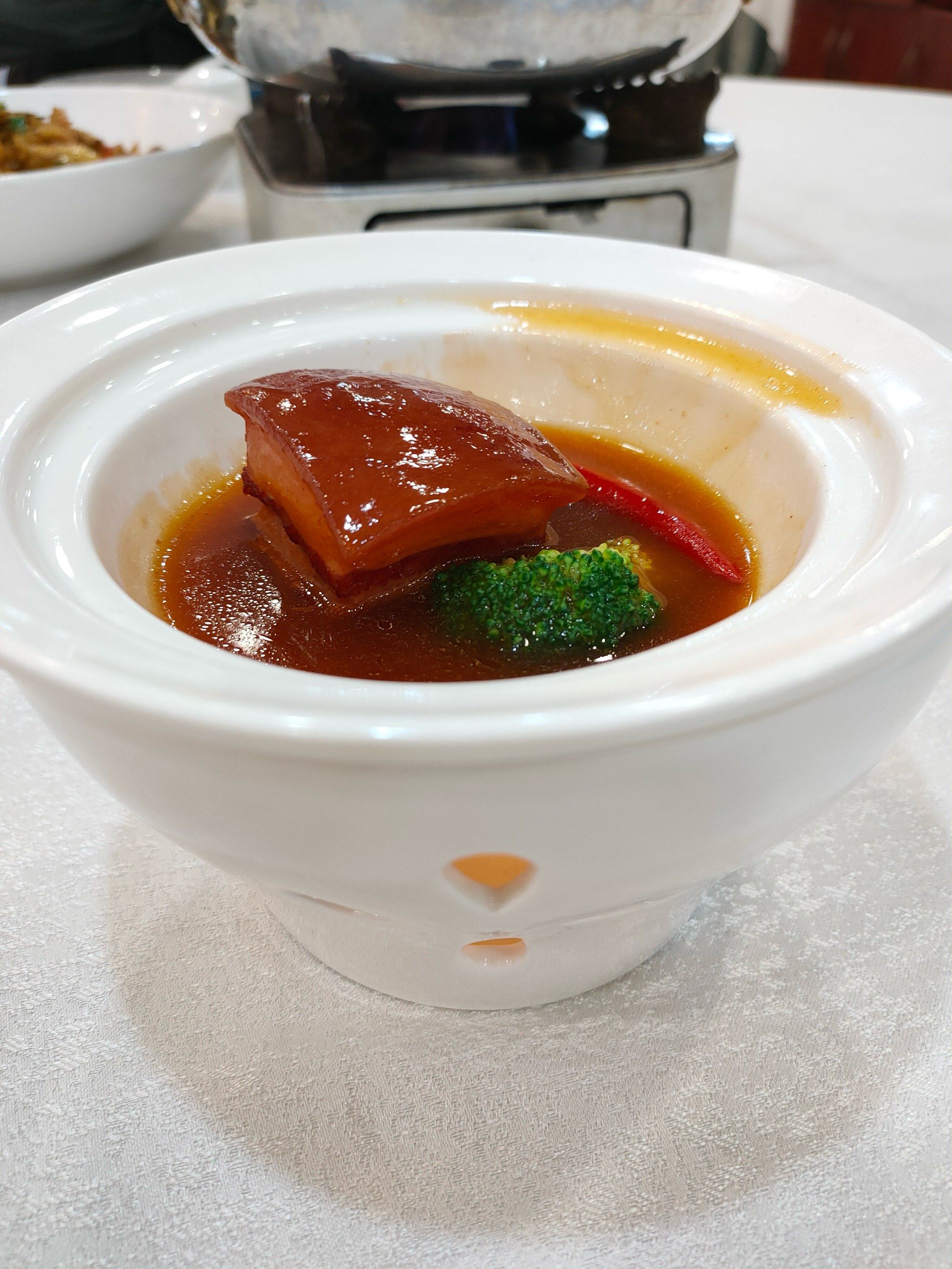 毛家饭店的招牌就是红烧肉,超好吃97,肥而不腻,入口即化的那种,一块