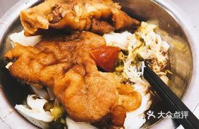 Pork Trotter with Rice Noodles