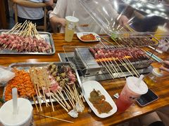 -哈尔滨小酒馆·鲜肉现穿自助烧烤(康新花园店)