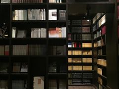 -钟书阁(松江泰晤士小镇店)