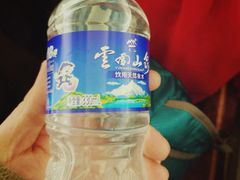 机上矿泉水-丽江三义国际机场