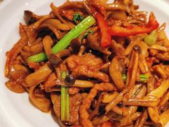 鹿茸菇炒肉丝-庆江南江南菜(张家港吾悦店)