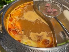 浓香沙茶鸳鸯锅-左庭右院鲜牛肉火锅(金山万达店)