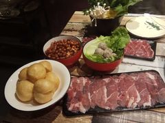 -虾弄弄海派小龙虾·牛羊蝎子火锅