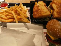 -The Habit Burger Grill 哈比特汉堡(复兴soho店)