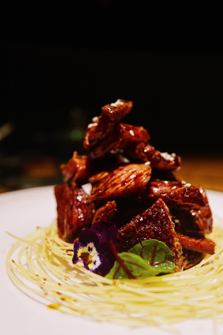 松板肉用糖醋的方法做,肉很有嚼劲,一度怀疑这不是猪肉,一点都不油.