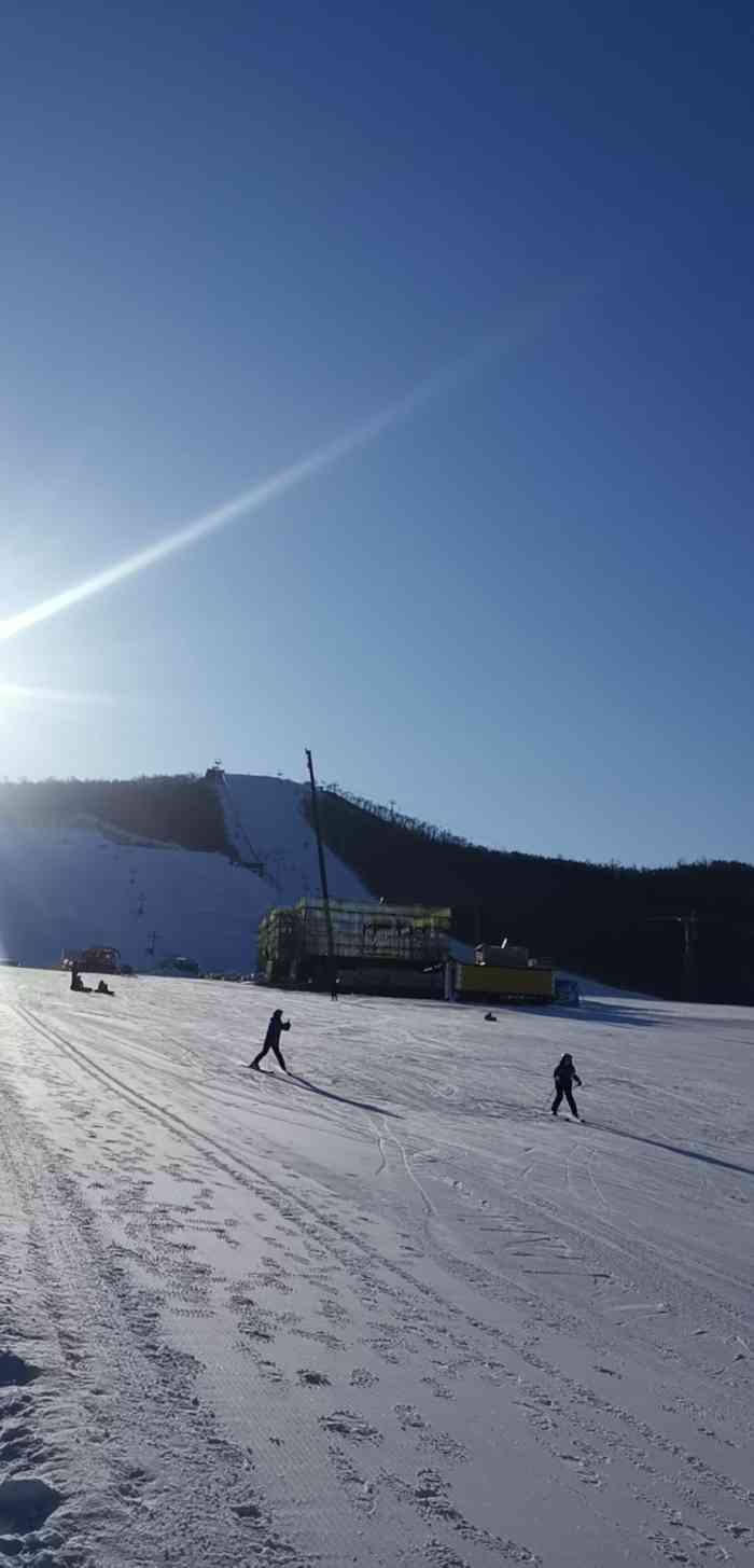 金龙山滑雪场电话图片