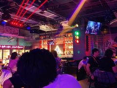 -UP嘻哈酒吧(粉巢店)