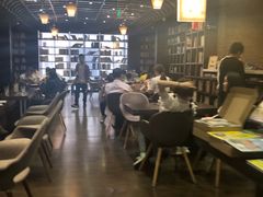 -钟书阁(松江泰晤士小镇店)