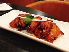 甜辣鸡翅佐以辣蒜汁-WOLFGANG PUCK KITCHEN & BAR(迪士尼小镇店)