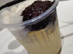招牌白雪黑糯米冰粉-甜心闲生传统手工冰粉(太古里店)