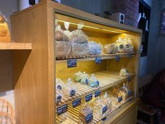 面包甜点陈列柜-啊噗吐呦现场烘焙(麦凯乐店)