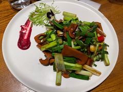 小炒牛肝菌-敏珠拉姆藏餐·南京厨房(富春江东街店)