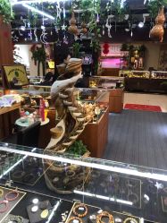 -灵彩珠宝(朗香街店)