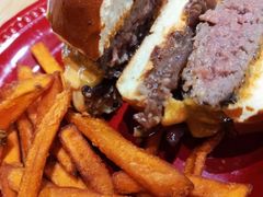 27&nbsp;牛肉汉堡-HELLO 27 意面·沙拉·帕尼尼