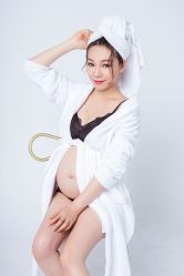 -现代经典婚纱摄影