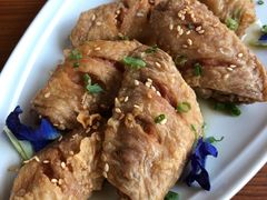 -Chom Cafe and Restaurant