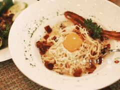 -Chom Cafe and Restaurant