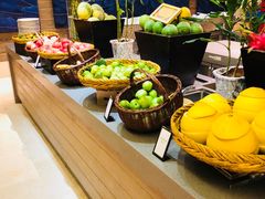 自助取餐区-海口绿发希尔顿酒店-田园汇自助餐·三文鱼·海鲜