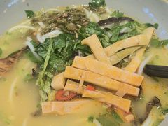 -百春原湖南牛肉粉(百联世纪店)
