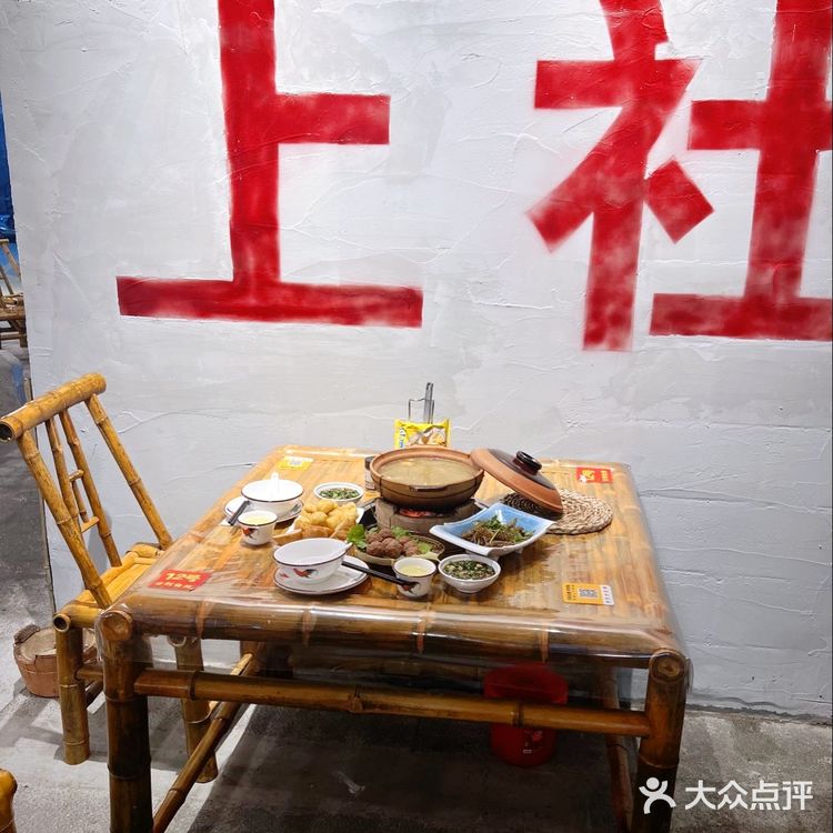 隐藏在上社的老广炭炉鸡煲