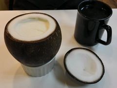 -志龙皇冠吃货椰子铺