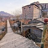 王平煤矿废墟