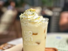 雪顶福建铁观音牛乳茶-一沙一城·岩烤牛扒(深圳首店)