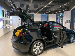 -TESLA 特斯拉(上海太古汇体验店)