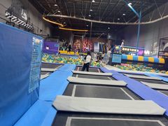 -超时空蹦床团建·VR潮玩运动娱乐·生日派对游乐园(金桥店)