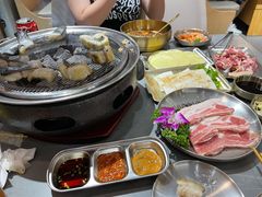 -围炉肉舍•炭烤活鳗•丹东海鲜烤肉(步行街店)