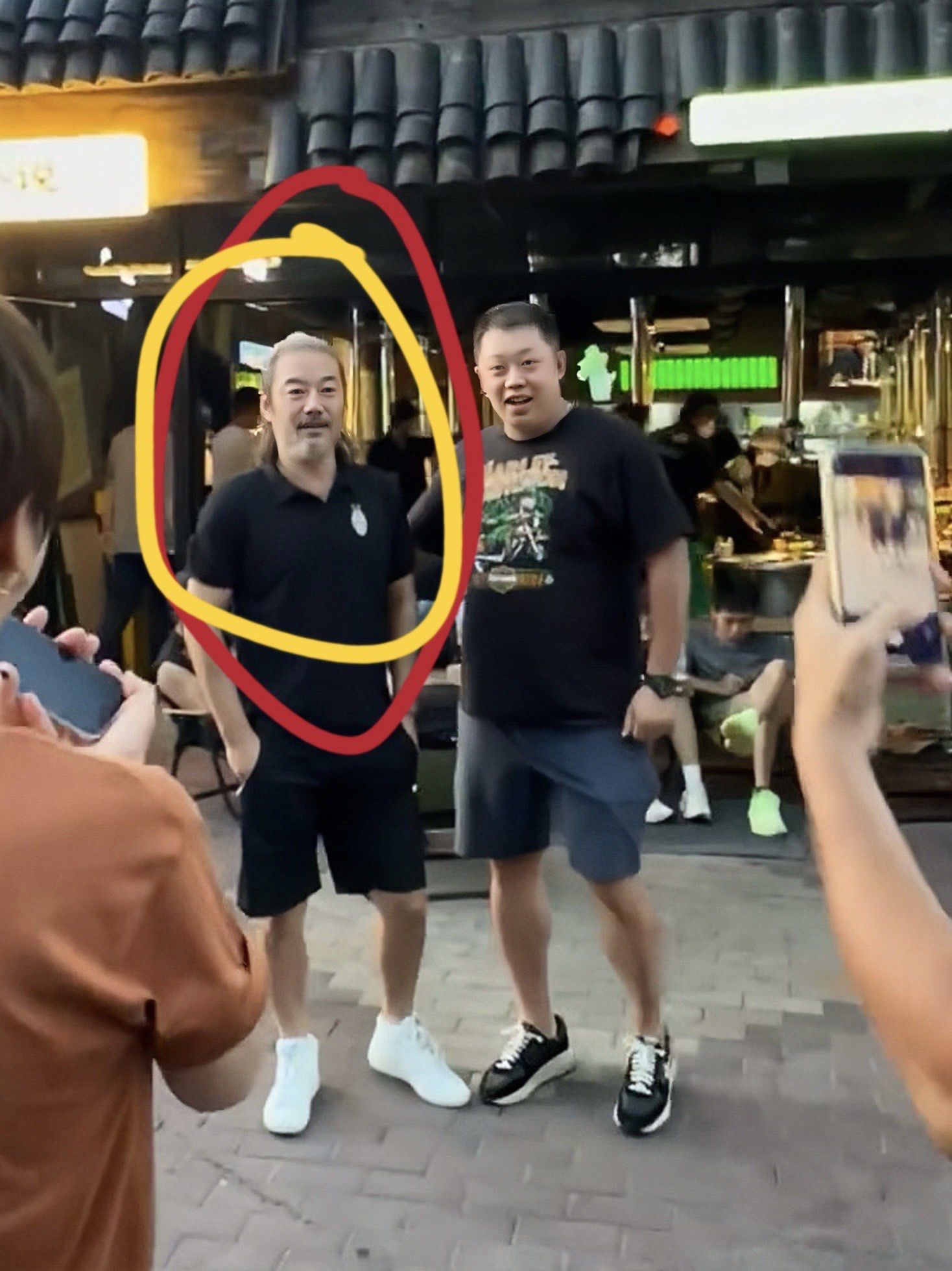 吃个烤肉竟然有机会偶遇体育明星邓乐军